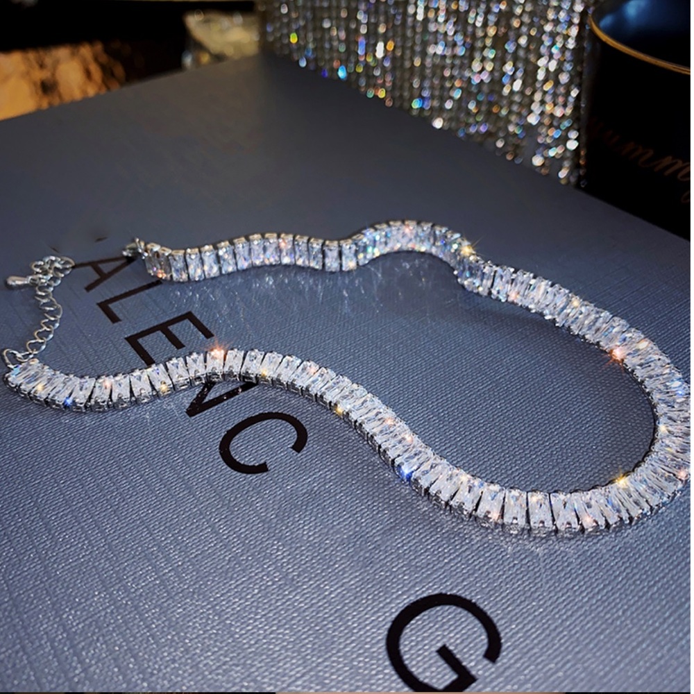 NEW 18K WHITE GOLD DIAMOND BAGUETTE NECKLACE - Picture 3 of 5